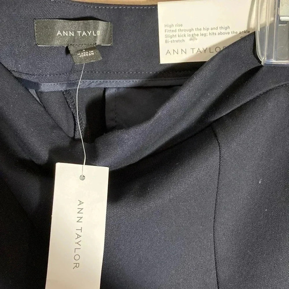 NWT Ann Taylor The Kick Crop Navy Pants - Picture 2 of 6